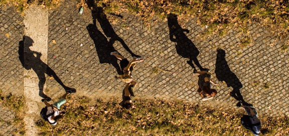 students walking to orientation